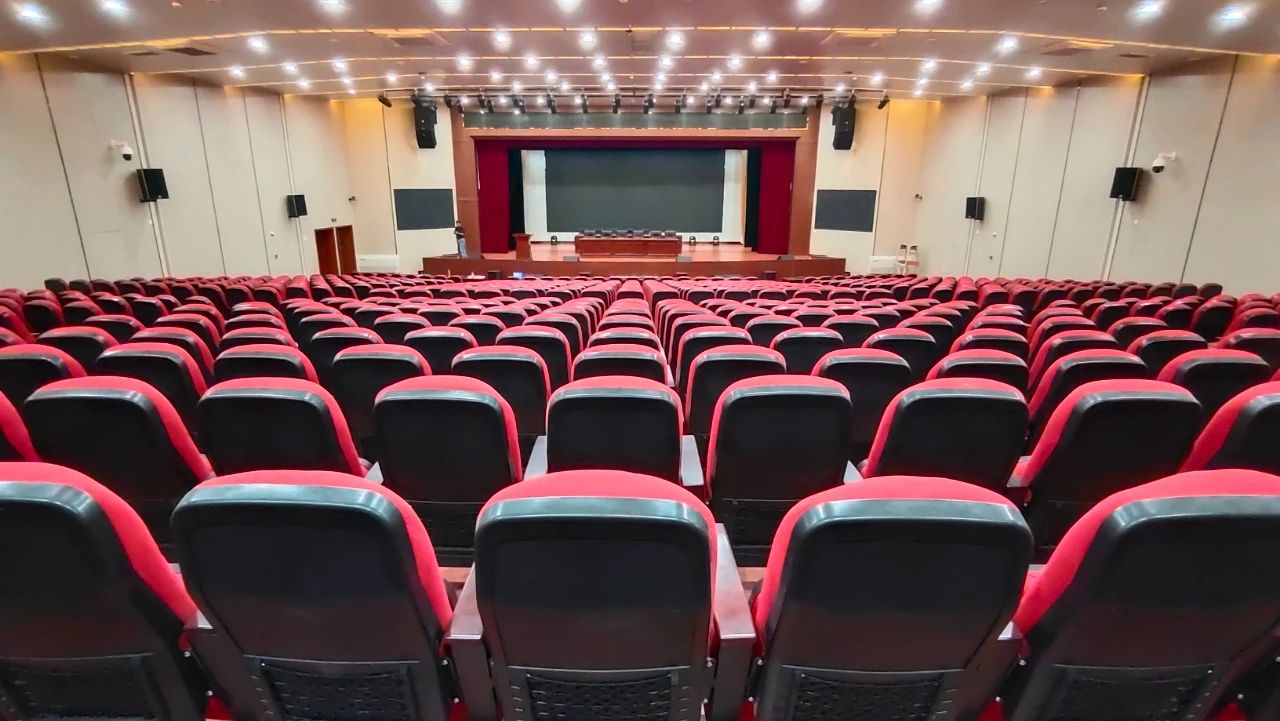 99贵宾会会议扩声系统工程产品服务于六安市某学校！