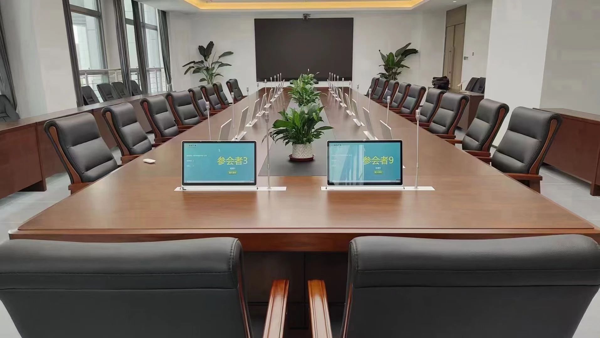 99贵宾会无纸化会议系统工程产品服务于校园会议室！